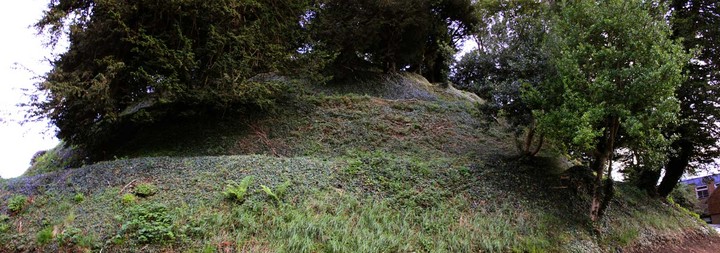 Marlborough Mound (Artificial Mound) by photobabe