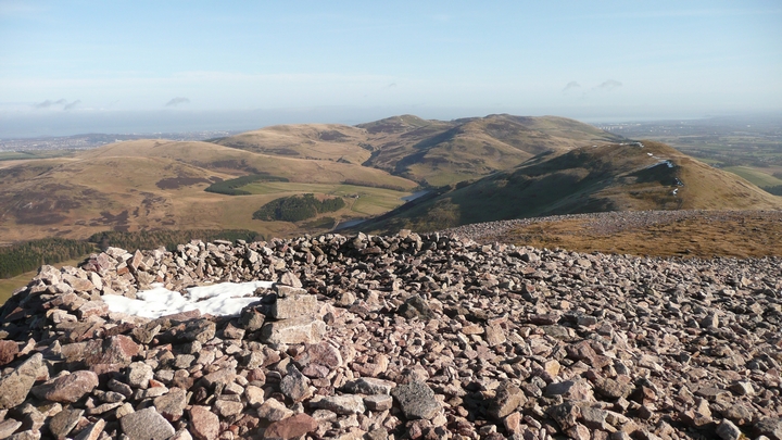 Carnethy Hill (Cairn(s)) by thelonious
