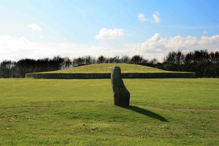 Hully Hill Monument (Artificial Mound) by BigSweetie