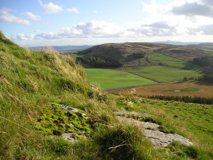 Dunsinnan Hill (Hillfort) by tiompan