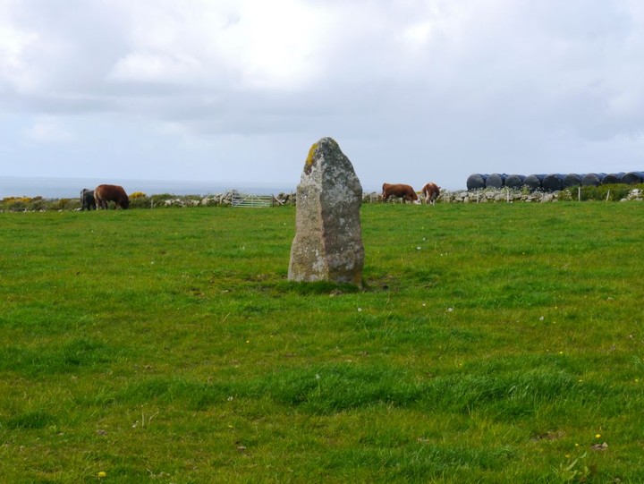 Porthmeor (Standing Stone / Menhir) by Meic