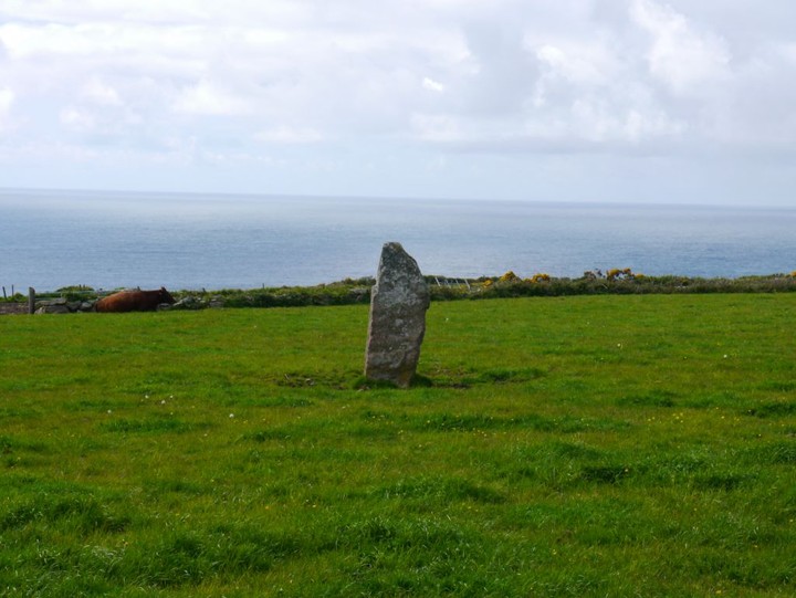 Porthmeor (Standing Stone / Menhir) by Meic
