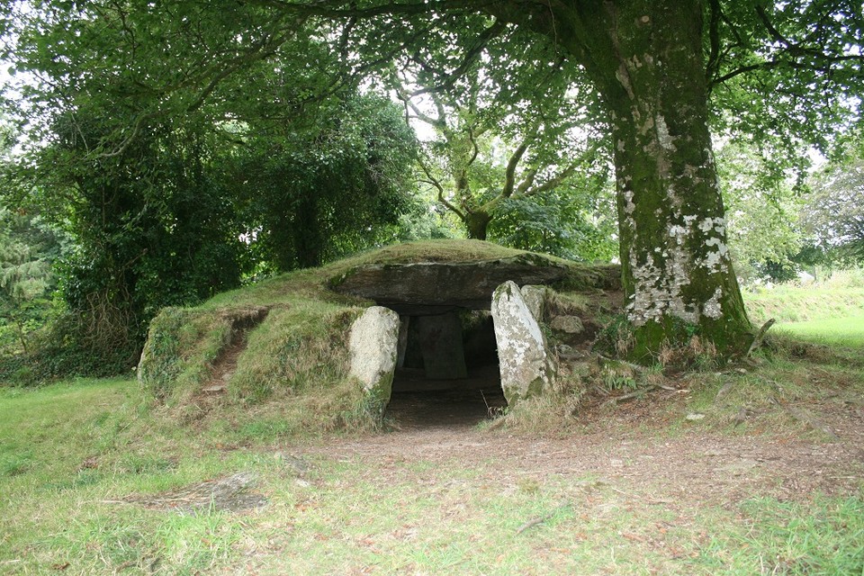 Ty Ar Boudiged (Chambered Tomb) by postman