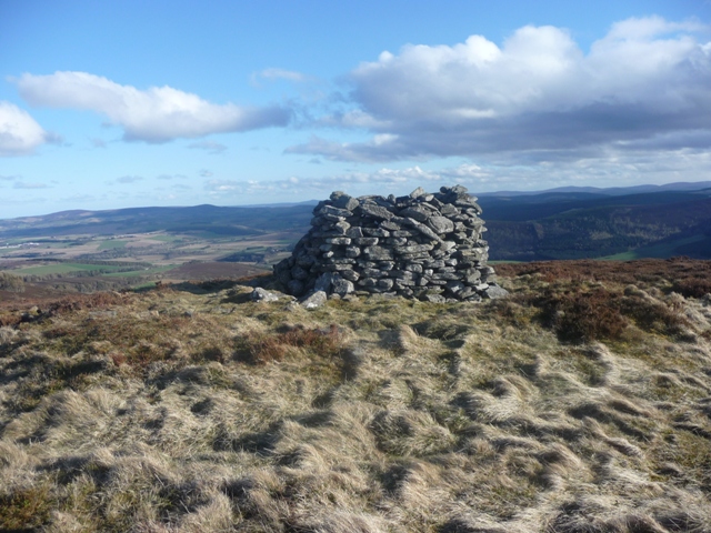Lord Arthur's Hill (Cairn(s)) by drewbhoy