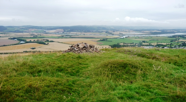 Castle Law (Abernethy) (Hillfort) by drewbhoy
