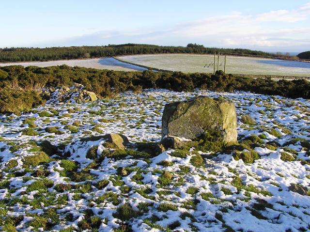 Auchlee (Ring Cairn) by drewbhoy