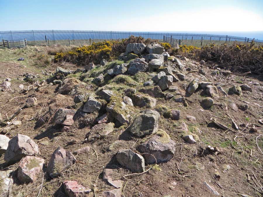 Crabs Cairn (Cairn(s)) by LesHamilton