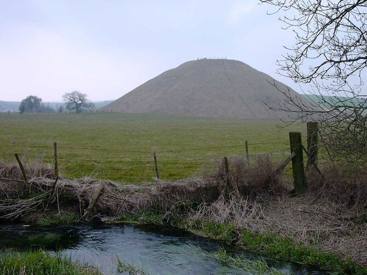 Silbury Hill (Artificial Mound) by Earthstepper