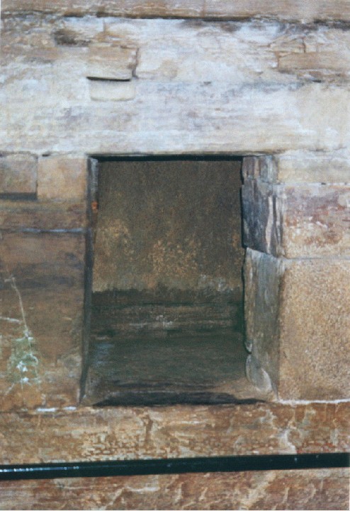 Maeshowe (Chambered Tomb) by Joolio Geordio