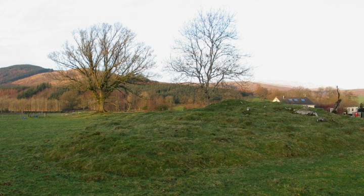 Auchenlaich Cairn (Chambered Cairn) by greywether