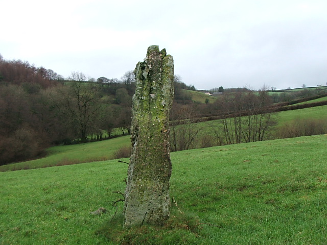 Rhyd-y-Fwyalchen (Standing Stone / Menhir) by postman