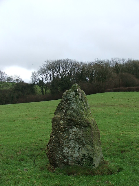 Rhyd-y-Fwyalchen (Standing Stone / Menhir) by postman