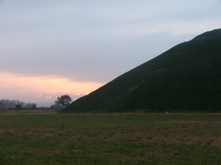 Silbury Hill (Artificial Mound) by postman
