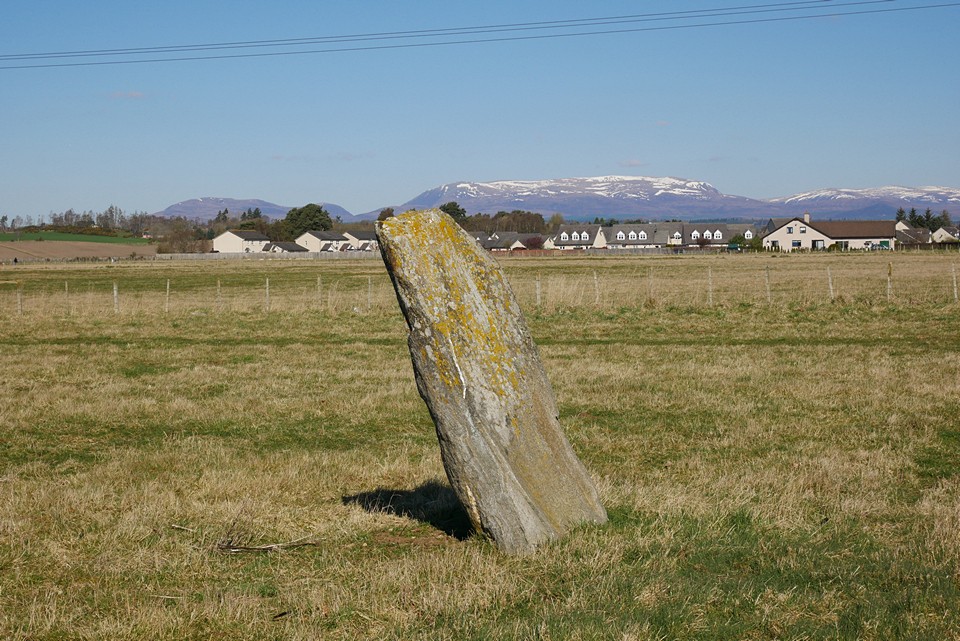 Windhill (Standing Stones) by thelonious